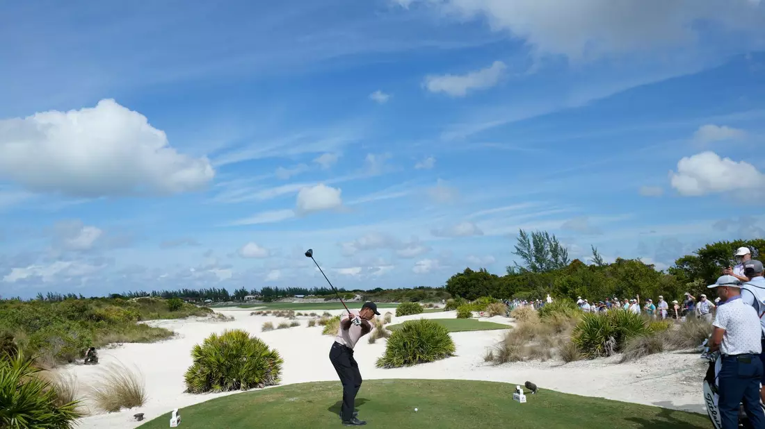 Tiger Woods landete beim Turnier auf den Bahamas mit 288 Schlägen auf Rang 18. - Bild: Fernando Llano/AP/dpa