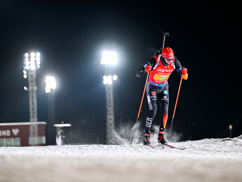 Benedikt Doll belegte mit der Biathlon-Staffel in Östersund den dritten Platz. - Foto: Pontus Lundahl/TT News Agency/AP/dpa