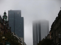 Frankfurter Bankentürme im Nebel (Archiv) - Foto: über dts Nachrichtenagentur