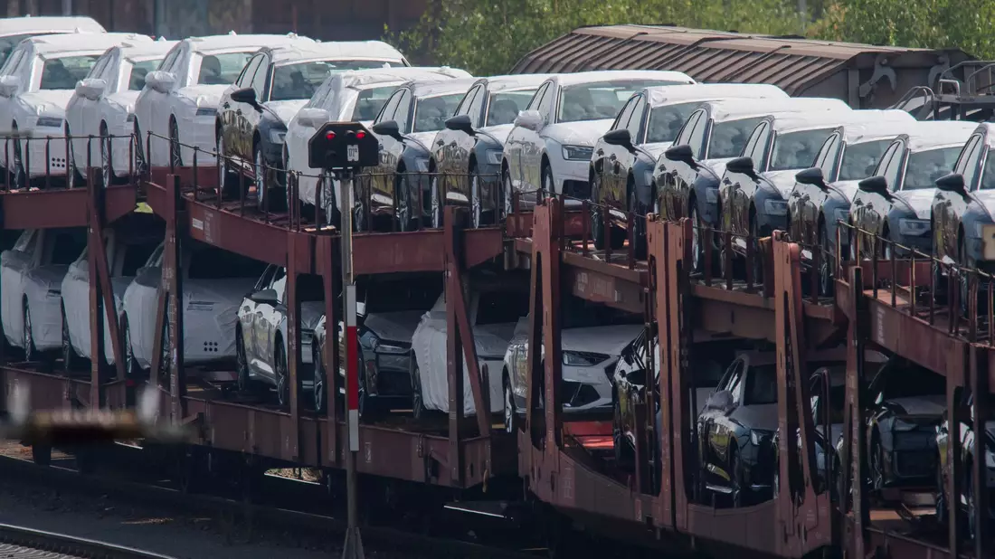 Viele Autobauer stehen unter Druck. (Archivbild)  - Bild: Julian Stratenschulte/dpa