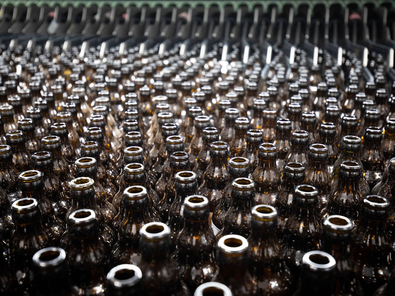 Brauereien kämpfen seit Jahren mit einem schrumpfenden Biermarkt in Deutschland. - Foto: Christian Charisius/dpa