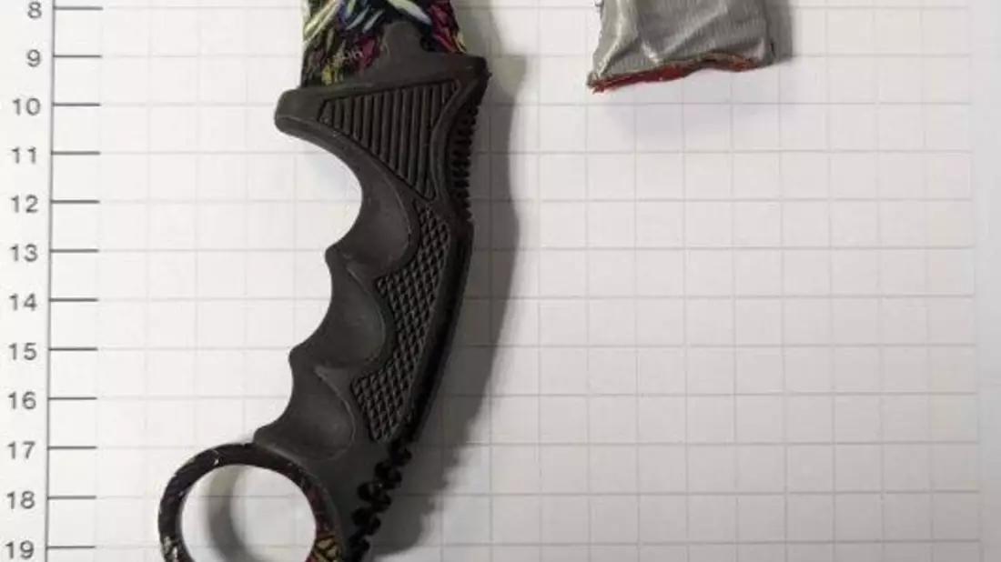 BPOL NRW: Haft bis Ende Februar 2024 - Bundespolizei stellt Messer und Drogen sicher - Bild: presseportal.de