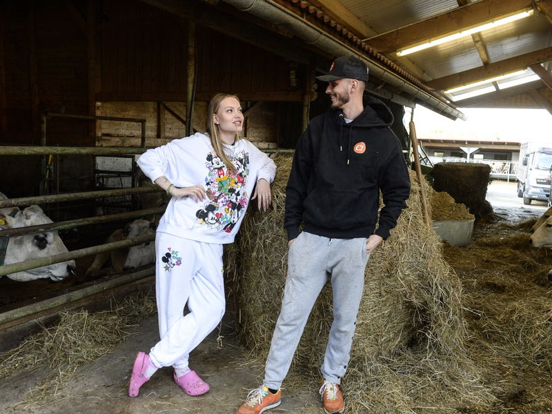 Unser Hof - mit Cheyenne und Nino: Schafpraktikum, Foodblogging-Event und Ninos Schmerz - Foto: presseportal.de