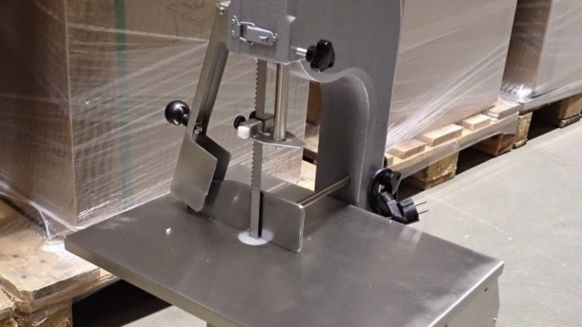 HZA-UL: Zoll stoppt Einfuhr unsicherer Fleisch- und Knochensägen - Foto: presseportal.de