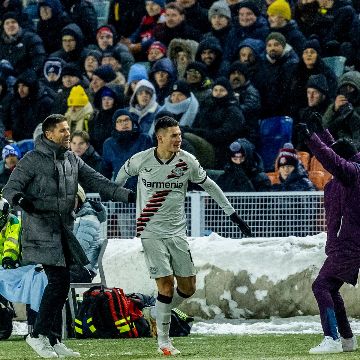 Leverkusens Patrik Schick (M) traf in der Europa League elf Minuten nach seiner Einwechslung. - Foto: Adam Ihse/TT News Agency/AP/dpa