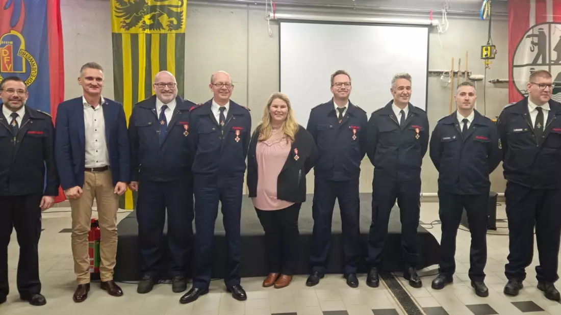 FW Niederzier: Jahreshauptversammlung der Feuerwehr Gemeinde Niederzier / Insgesamt rückläufige Einsatzzahlen im Jahr 2022. Erstmals eigene BOS-Drohnenpiloten ausgebildetet. Ehrungen & Beförderungen der Mitglieder - Bild: presseportal.de