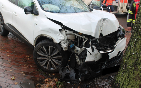 POL-MI: Überholmanöver misslingt - Auto kommt von Straße ab - Foto: presseportal.de