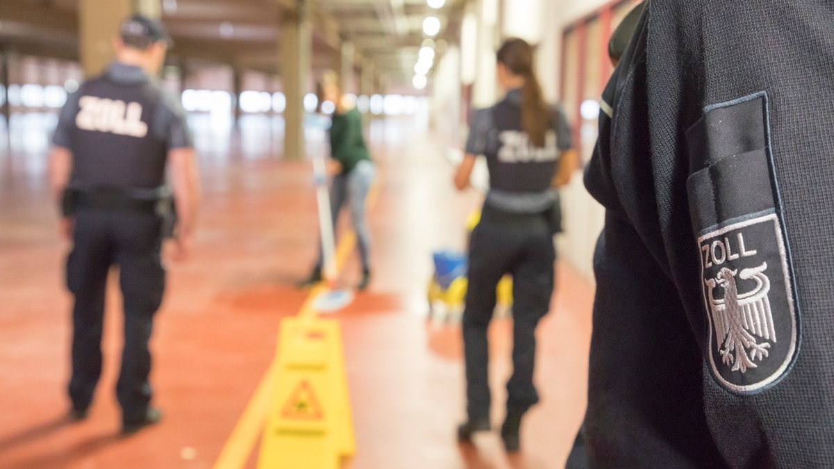 HZA-SB: Zoll prüfte die Gebäudereinigungsbranche / Bundesweite Schwerpunktprüfung der Finanzkontrolle Schwarzarbeit - Foto: presseportal.de