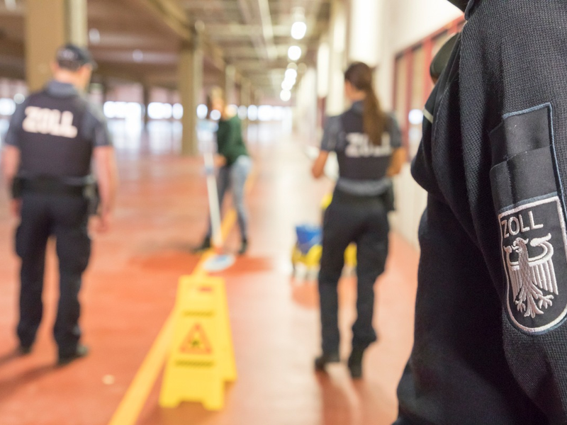 HZA-M: Zoll entdeckt 24 illegale Reinigungskräfte in zwei Münchner Hotels - Foto: presseportal.de