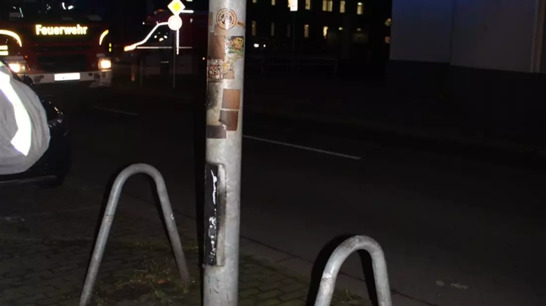 POL-GE: Verkehrslenkungsanzeige beschädigt - Stromausfall in mehreren Häusern - Bild: presseportal.de