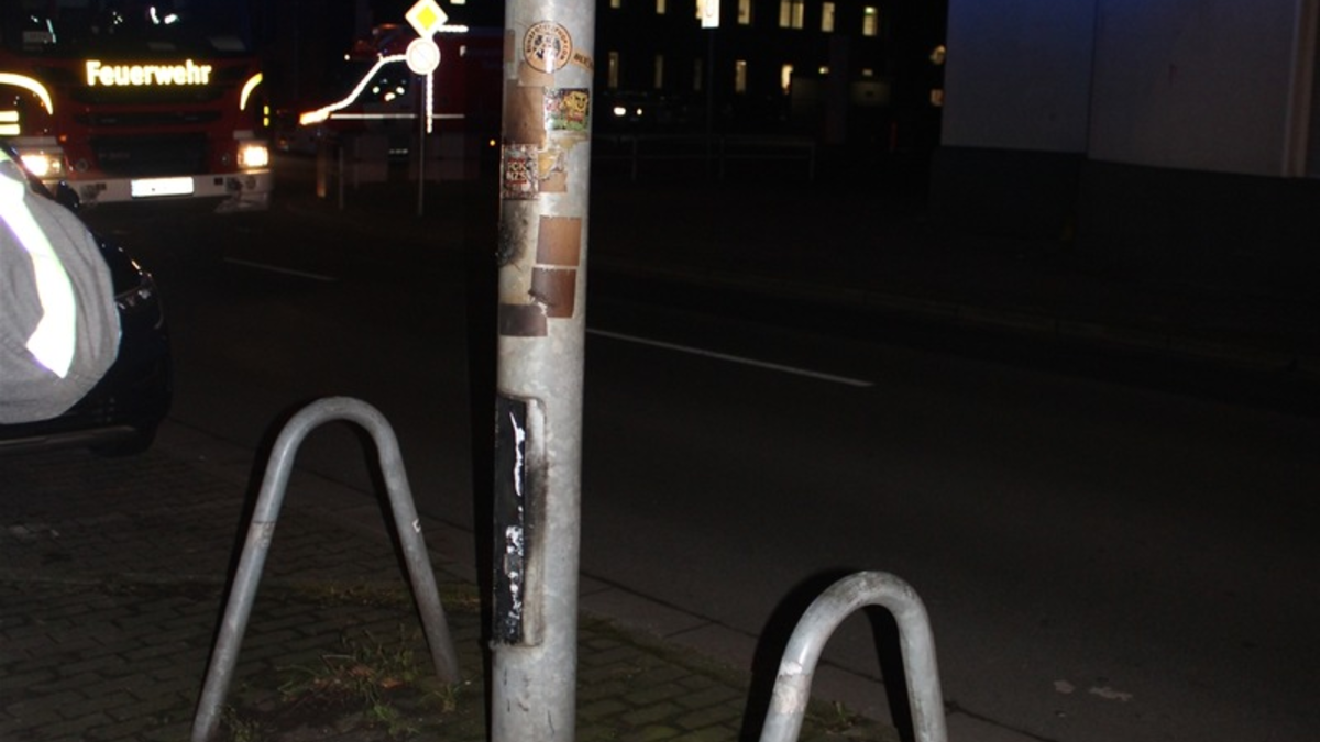 POL-GE: Verkehrslenkungsanzeige beschädigt - Stromausfall in mehreren Häusern - Foto: presseportal.de