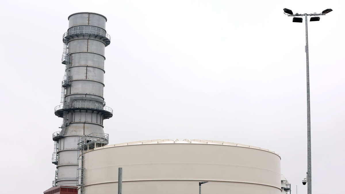 Im Frühjahr noch im Bau, ging das neue Gaskraftwerk im bayrischen Leipheim im Sommer ans Netz. - Foto: Karl-Josef Hildenbrand/dpa