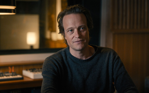 Schauspieler August Diehl in einer Szene aus «23 - Der mysteriöse Tod eines Hackers». - Foto: --/ Sky Deutschland/Ansager & Schnipselmann/dpa