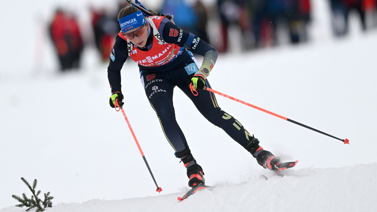 Übernimmt durch Platz vier im Sprint von Östersund das Gelbe Trikot: Franziska Preuß. - Foto: Andreas Schaad/AP/dpa/Archivbild