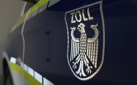 HZA-RO: Traunsteiner ZOLL stoppt Weiterbeschäftigung von sechs vietnamesischen Beschäftigten in zwei Nagelstudios / Ermittlungen im Zusammenhang mit gewerbsmäßiger Schleusung und Zwangsarbeit - Foto: presseportal.de