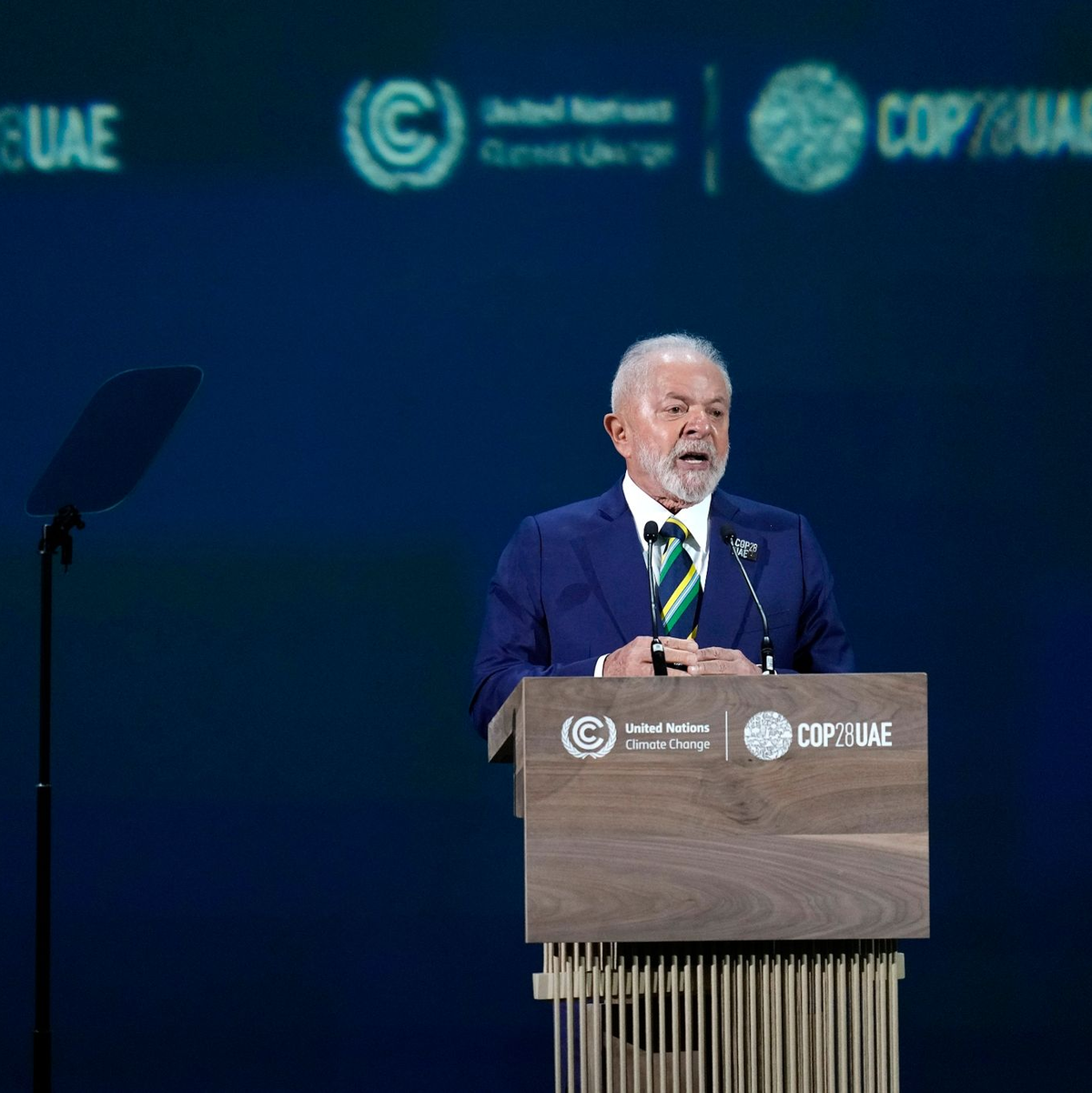 Brasiliens Präsident Luiz Inácio Lula da Silva spricht beim UN-Klimagipfel. Nächste Woche wird er in Berlin sein. - Foto: Rafiq Maqbool/AP/dpa