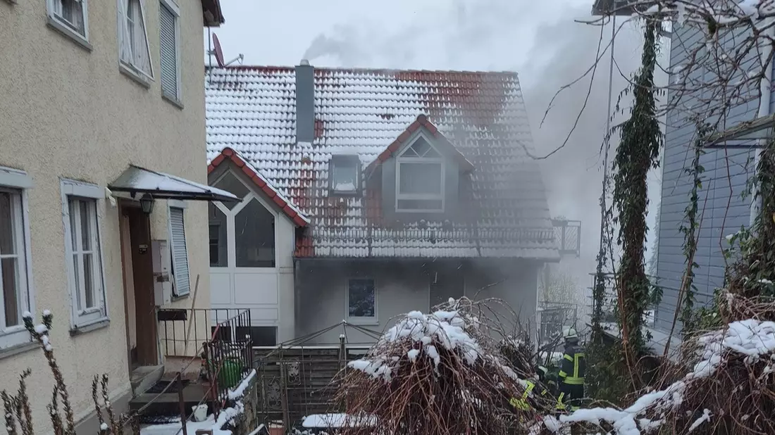 FW Stuttgart: Kellerbrand in Mehrfamilienhaus - Bild: presseportal.de