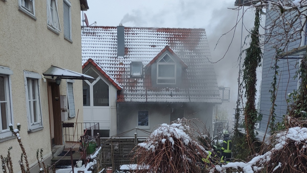 FW Stuttgart: Kellerbrand in Mehrfamilienhaus - Foto: presseportal.de