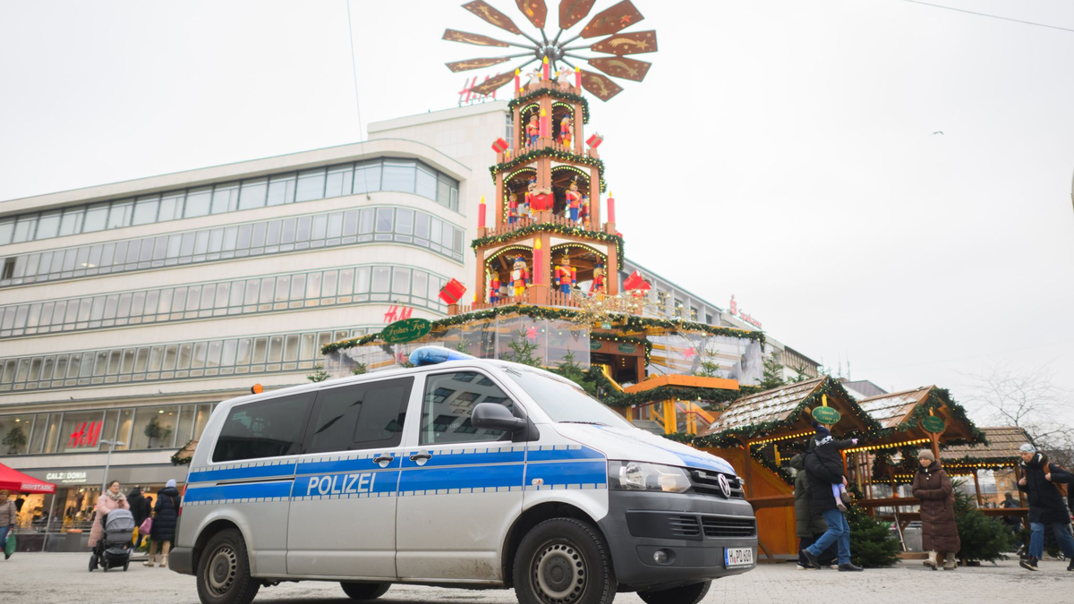 «Videoüberwachung auf Weihnachtsmärkten ist ein hilfreiches Mittel, das intensiv unter dem Einsatz bester Technik genutzt werden sollte», sagt der GdP-Vorsitzende Jochen Kopelke. - Foto: Julian Stratenschulte/dpa
