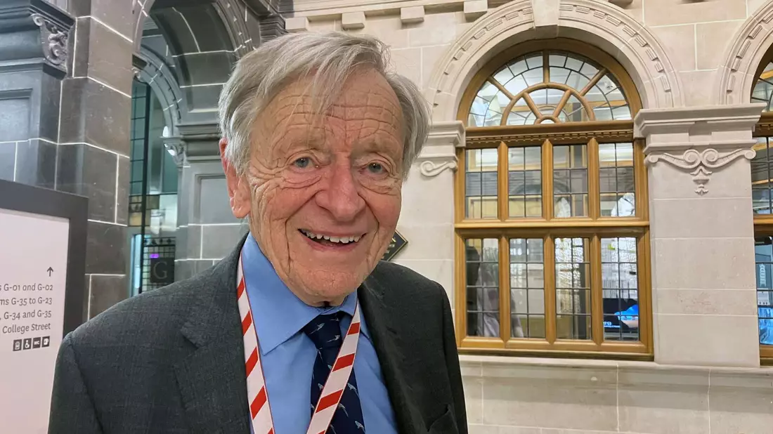 «Deutschland ist in Schwierigkeiten, weil es nicht das Positive, das es erreicht hat, zunichte machen will», sagt Alfred Dubs. - Bild: Christoph Meyer/dpa