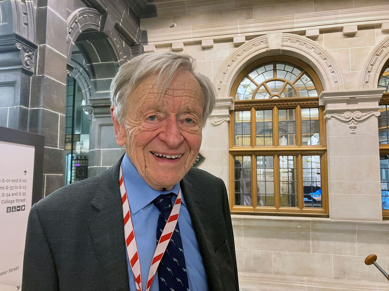 «Deutschland ist in Schwierigkeiten, weil es nicht das Positive, das es erreicht hat, zunichte machen will», sagt Alfred Dubs. - Foto: Christoph Meyer/dpa