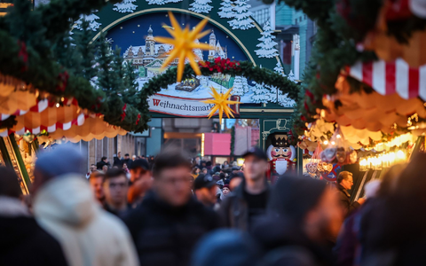 Auf vielen Weihnachtsmärkten in Deutschland bleibt es an diesem Montag still. - Foto: Jan Woitas/dpa