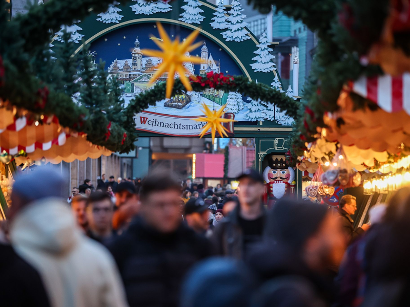 Auf vielen Weihnachtsmärkten in Deutschland bleibt es an diesem Montag still. - Foto: Jan Woitas/dpa
