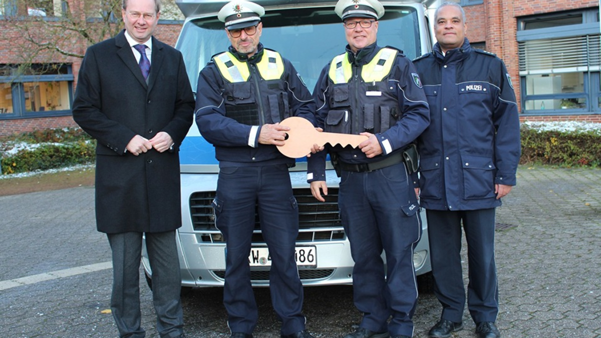 POL-WAF: Kreis Warendorf. Schlüssel an Nachfolger übergeben - Ralf Struß geht in den Ruhestand - Foto: presseportal.de