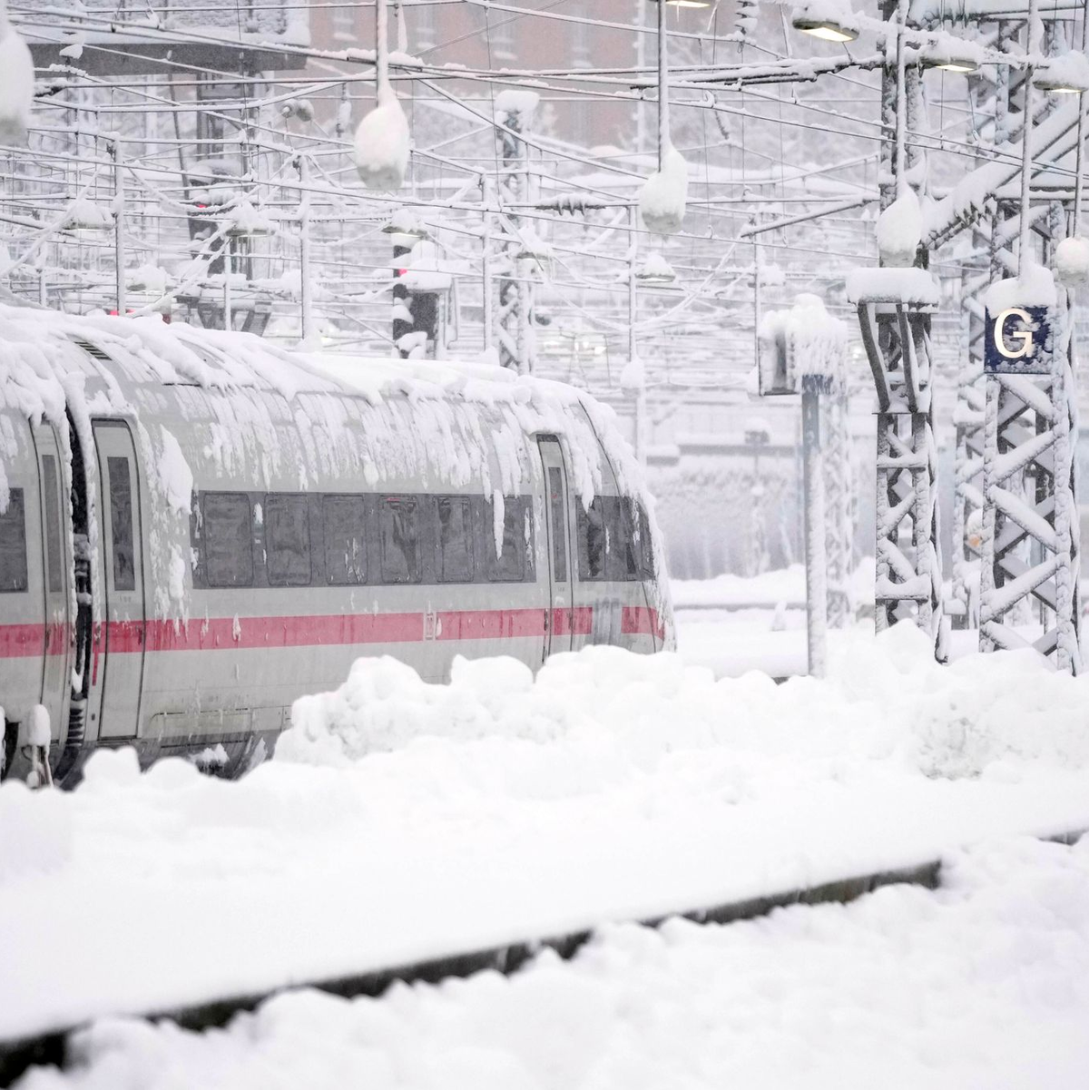 Der Zugverkehr von und zum Hauptbahnhof in München wurde vorübergehend eingestellt. - Foto: Matthias Schrader/AP/dpa