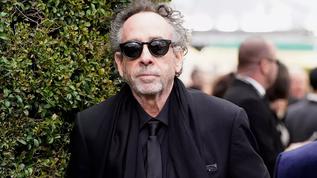 Regisseur Tim Burton bei der Verleihung der Golden Globe Awards in Beverly Hillls. - Bild: Jordan Strauss/Invision/AP/dpa
