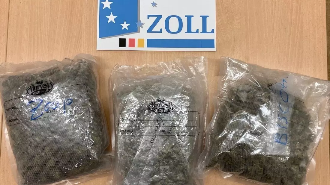 HZA-KI: Zoll stellt 1,5 Kilo Marihuana im Wert von 15.000 Euro sicher - Bild: presseportal.de