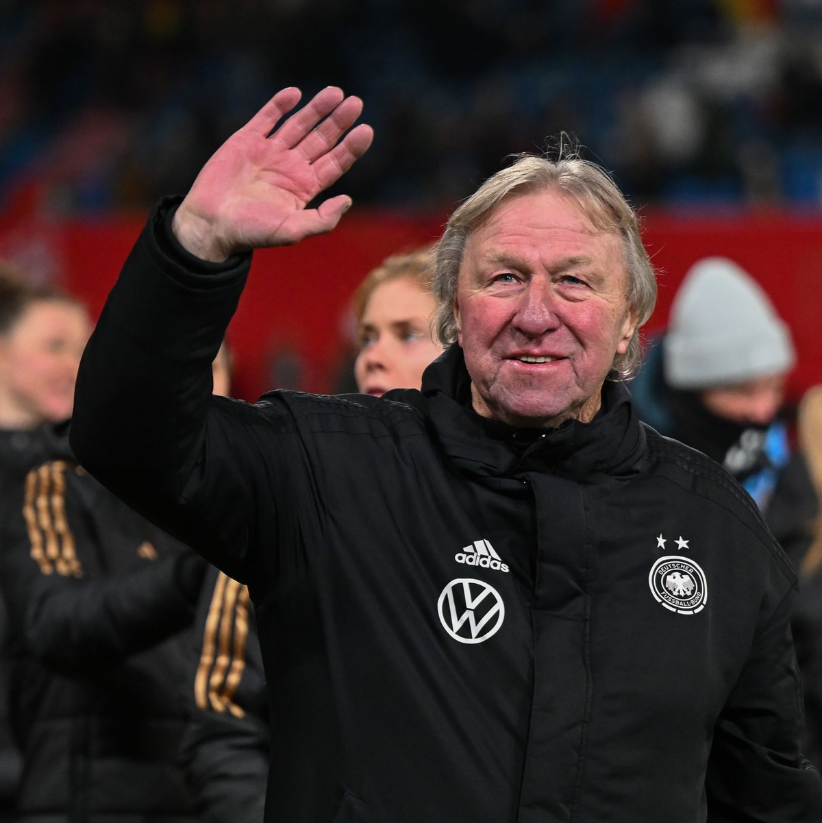 Trainer Horst Hrubesch will die Nationalspielerinnen «körperlich in einem Top-Zustand» haben. - Foto: Sebastian Christoph Gollnow/dpa