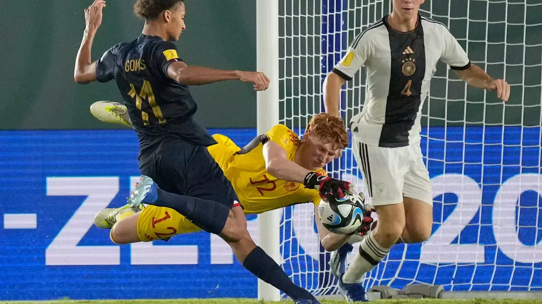 Konstantin Heide wuchs im Elfmeterschießen des WM-Finals über sich hinaus. - Bild: Achmad Ibrahim/AP/dpa