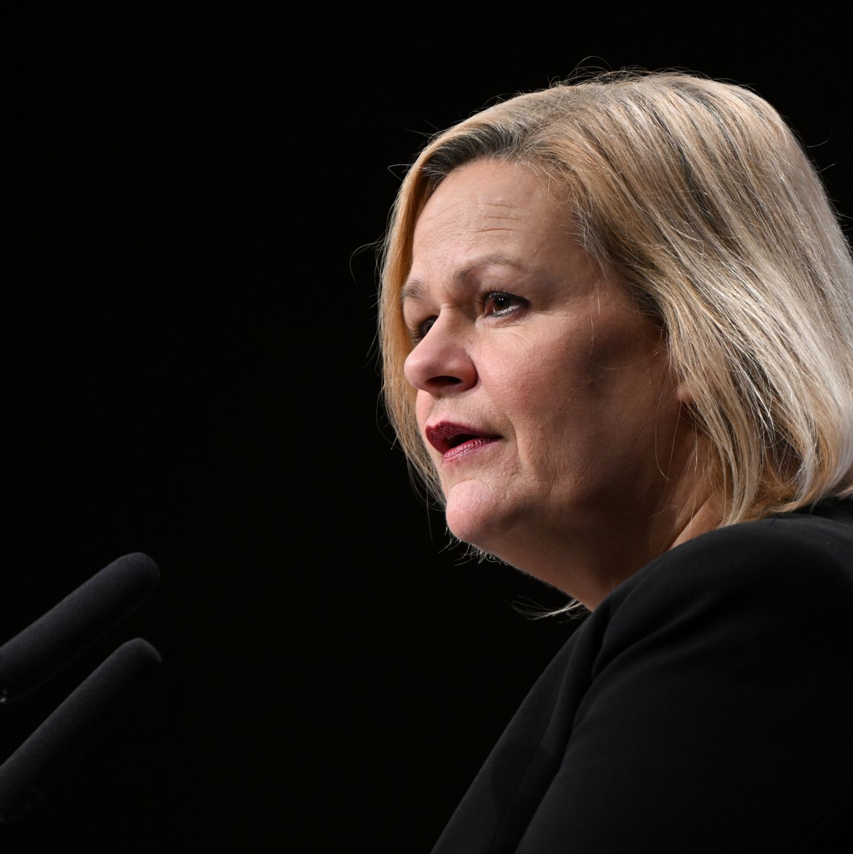Bundesinnenministerin Nancy Faeser (SPD) hatte bei der DOSB-Mitgliederversammlung einen Auftritt. - Foto: Arne Dedert/dpa/Archivbild