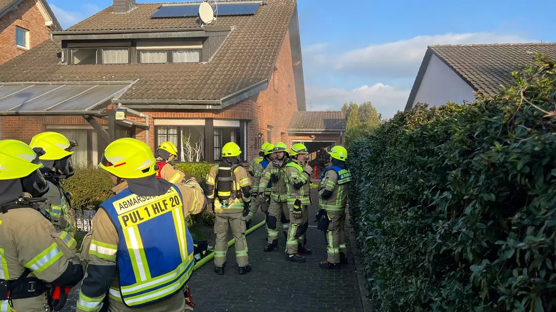 FW Pulheim: Gasaustritt in Pulheim-Geyen - Kellerbrand in Pulheim-Stommeln - Bild: presseportal.de