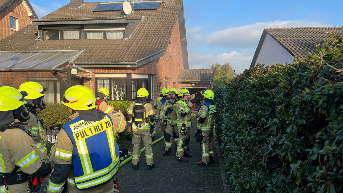 FW Pulheim: Gasaustritt in Pulheim-Geyen - Kellerbrand in Pulheim-Stommeln - Foto: presseportal.de