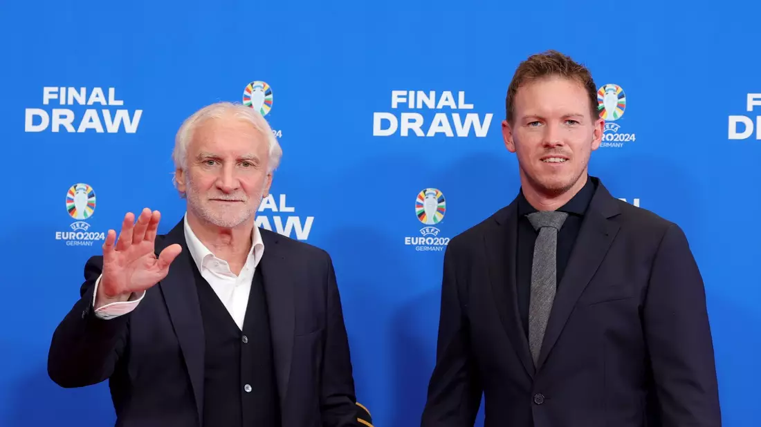DFB-Sportdirektor Völler (l) und Bundestrainer Nagelsmann können sich auf attraktive, aber machbare Gruppengegner freuen. - Bild: Christian Charisius/dpa