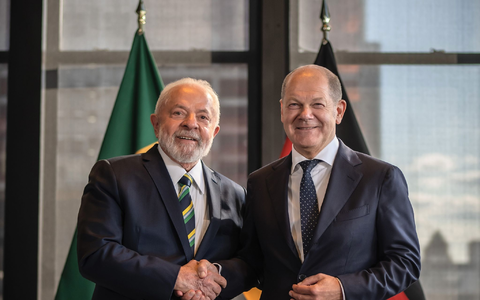 Brasiliens Präsident Luiz Inácio Lula da Silva (l) und Bundeskanzler Olaf Scholz kommen in Berlin zusammen. - Foto: Michael Kappeler/dpa