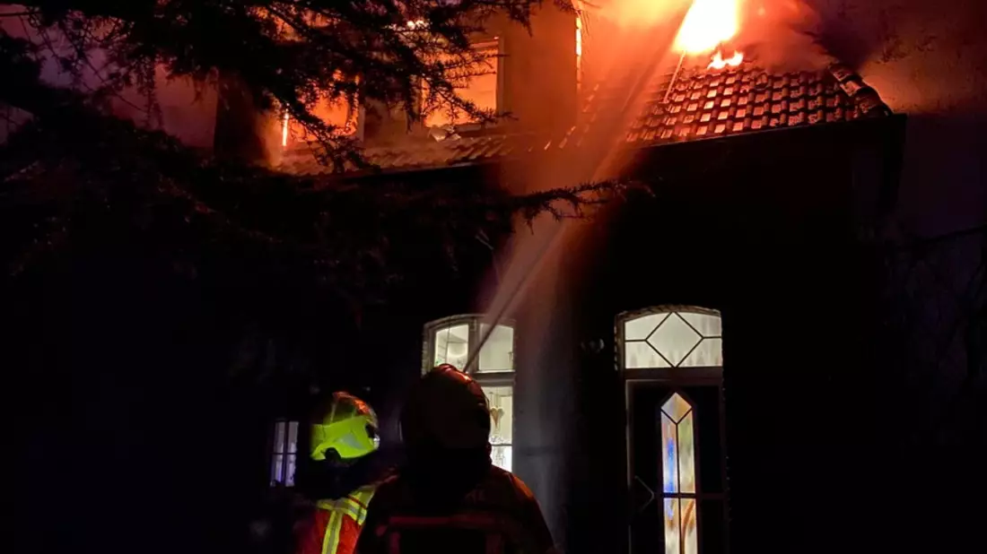 POL-ME: Dachstuhlbrand in Mehrfamilienhaus - die Polizei ermittelt - Heiligenhaus - 2312010 - Bild: presseportal.de