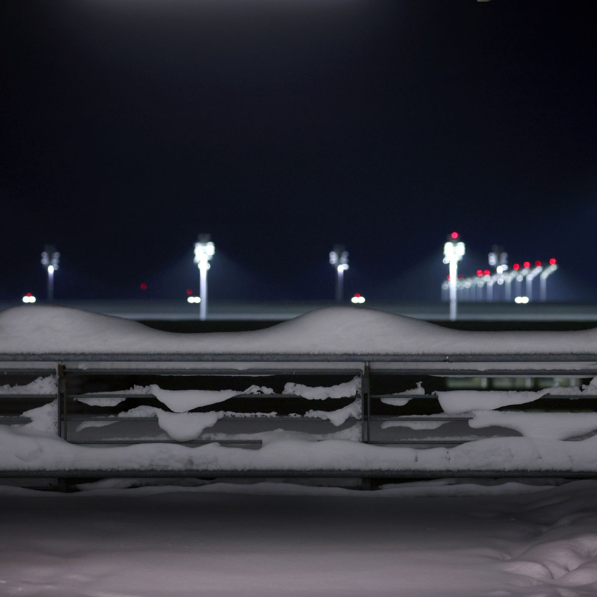 Passagiere am Münchener Flughafen beim Check-in. - Foto: Karl-Josef Hildenbrand/dpa