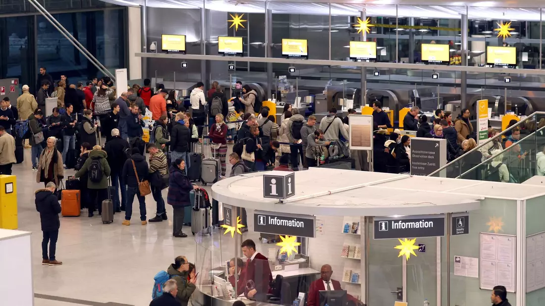 Der Flugbetrieb in München kommt wegen eines angekündigten Eisregens erneut zum Erliegen. - Bild: Karl-Josef Hildenbrand/dpa