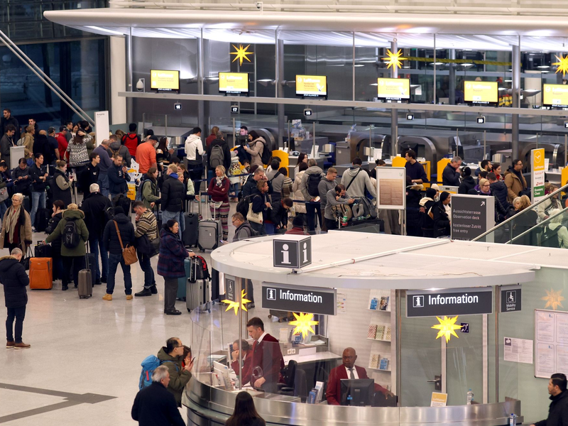 Der Flugbetrieb in München kommt wegen Eisregens erneut zum Erliegen. - Foto: Karl-Josef Hildenbrand/dpa