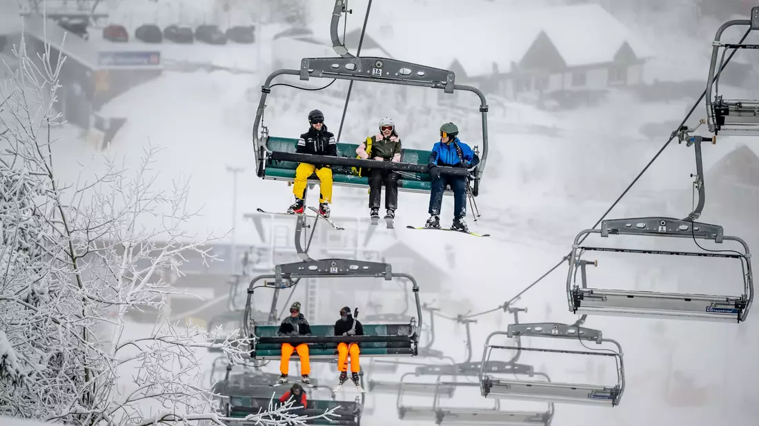 Aktuell sorgt der Wintereinbruch für gute Schneelagen. - Bild: Markus Klümper/dpa