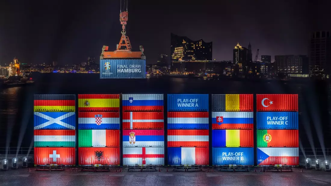 Erstes Highlight der UEFA EURO 2024 – Hamburg inszeniert Gruppenauslosung im Hafen als riesige Container-Installation - Bild: presseportal.de