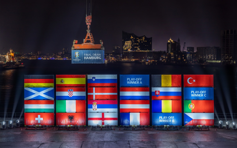 Erstes Highlight der UEFA EURO 2024 – Hamburg inszeniert Gruppenauslosung im Hafen als riesige Container-Installation - Foto: presseportal.de