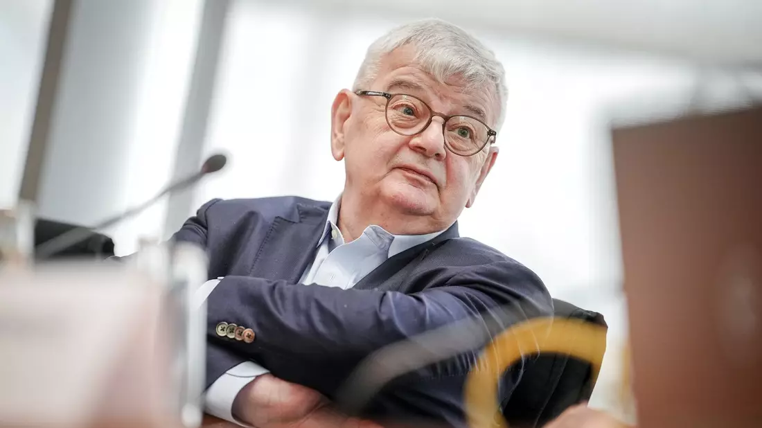 Joschka Fischer (Bündnis 90/Die Grünen) war einst Außenminister. - Bild: Kay Nietfeld/dpa