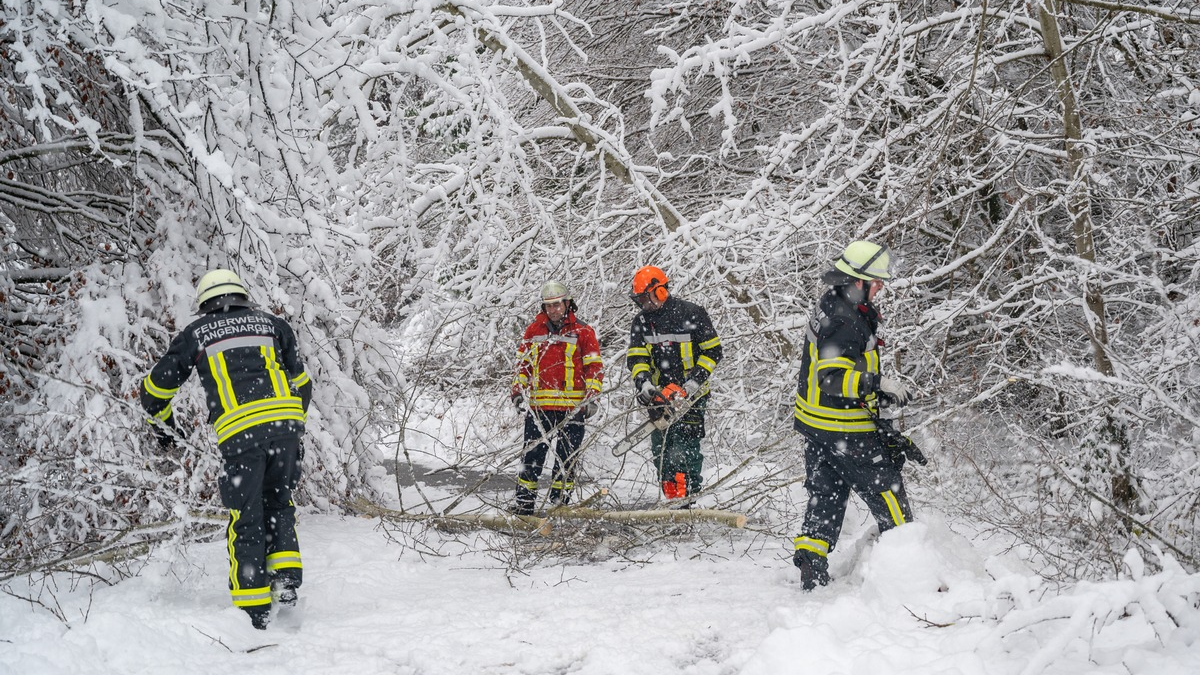 KFV Bodenseekreis: Schneefall am Bodensee verursacht hohe Anzahl an Feuerwehreinsätzen - Foto: presseportal.de