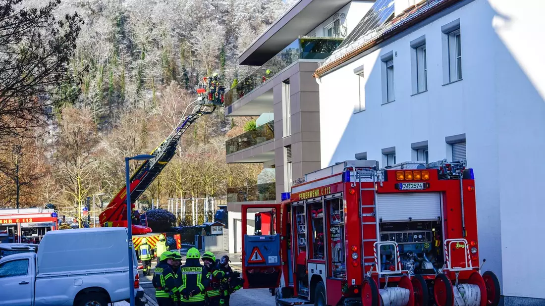 KFV-CW: Balkonbrand sorgt für größeren Schaden - Bild: presseportal.de
