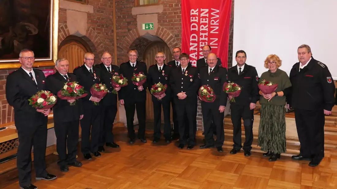 Feuerwehr Kalkar: Ehrungen in der Stadtwehr Kalkar - Bild: presseportal.de
