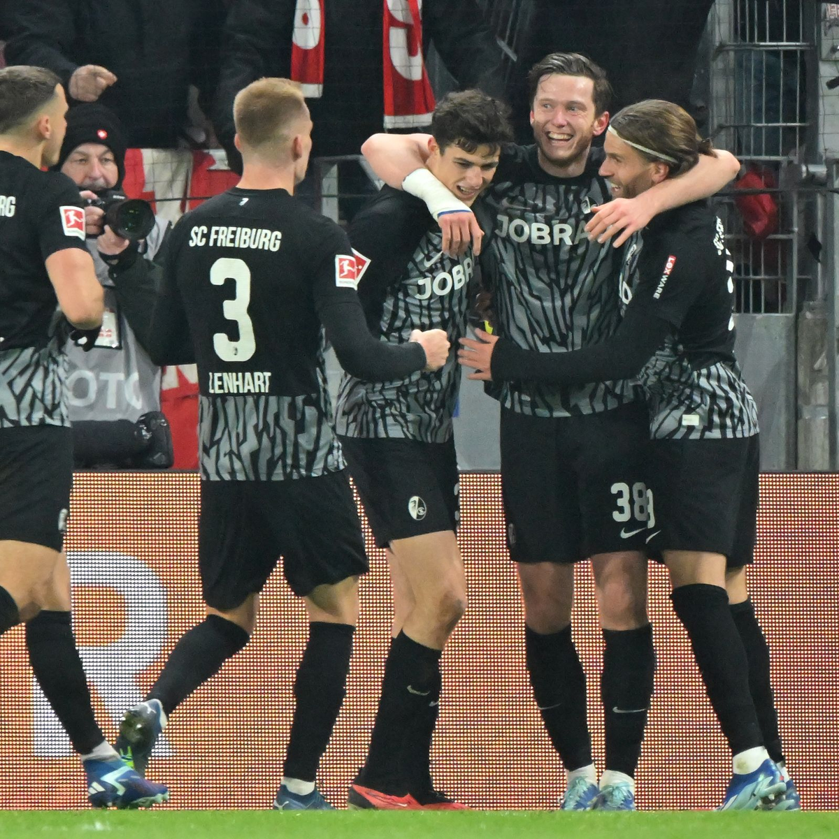 Trifft zur Mainzer Führung: Jonathan Burkardt. - Foto: Torsten Silz/dpa